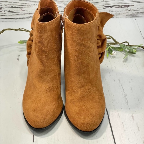 Women's Camel Ankle Boots with Ruffles (Size 7) - Picture 3 of 13